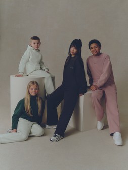 PRIMARK PRESENTS BY COLEEN CREW TEE, BLUE £7, €10, RON50, PLN43, CZK260, PRIMARK PRESENTS BY COLEEN OPEN HEM JOGGER, LIGHT GREEN £12, €16, RON80, PLN70
