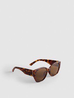 PRIMARK PRESENTS BY COLEEN OVERSIZE CATEYE, £5, €6, $9, RON30, PLN26, CZK155