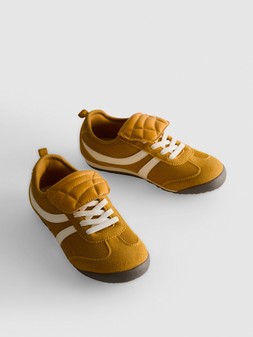 PRIMARK YOUNG BOYS ASTRO LOWTOP TRAINER, $18 RON70 HUF5200 PLN60 CZK365 €(NE)15 €14 £12 (2)
