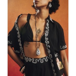 RI Black Long Shell Pendant Necklace £18