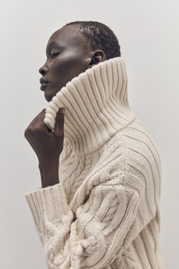 Tu-AW26-Model-14 - Cream Chunky Cable Zip-Through Cardigan £32