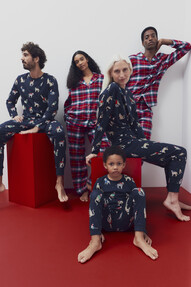 https://www.prshots.de/contents/archives/98/201/images/thumb350x287_auto/marks_amp_spencer_ms-xmas-matching-pyjamas-2024-2_thumb.jpg